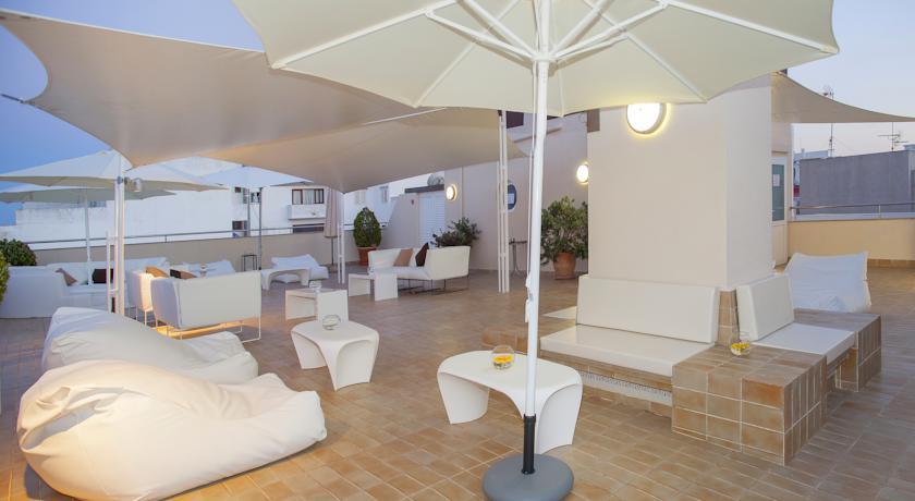 Aparthotel Duquesa Playa Santa Eularia des Riu Bagian luar foto