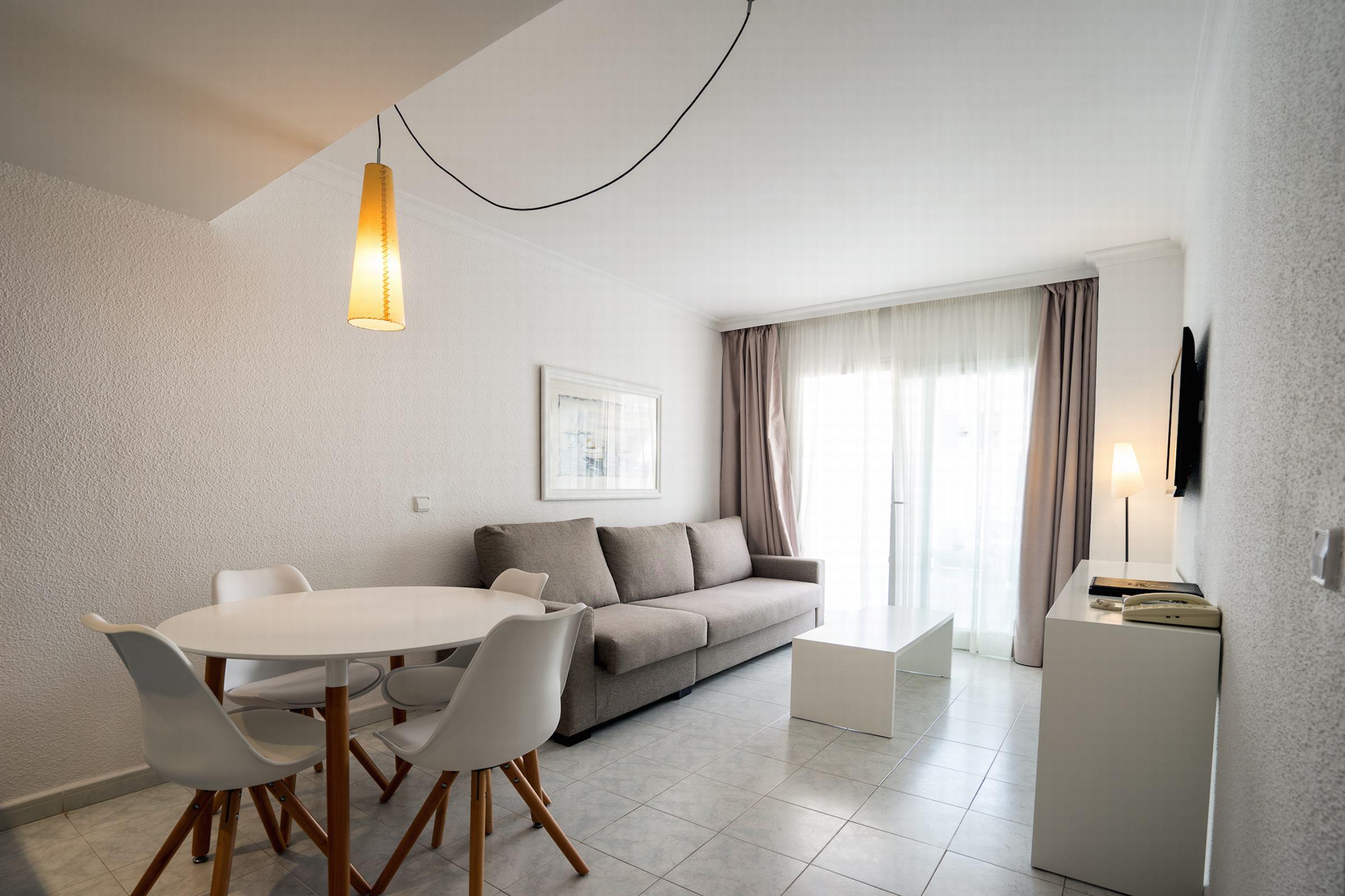 Aparthotel Duquesa Playa Santa Eularia des Riu Bagian luar foto