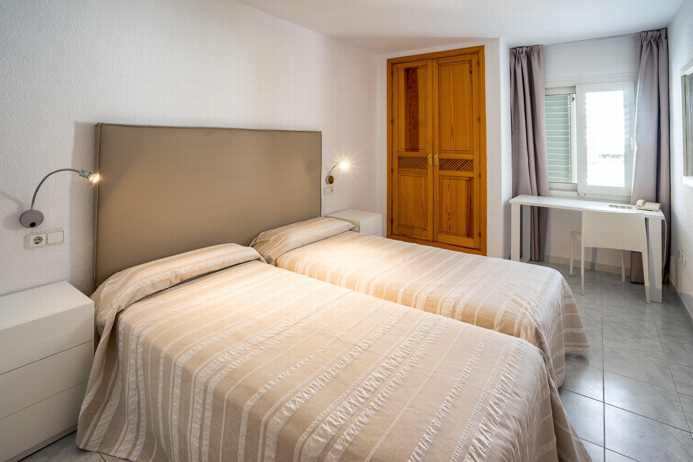 Aparthotel Duquesa Playa Santa Eularia des Riu Bagian luar foto