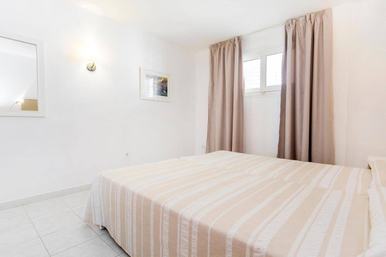 Aparthotel Duquesa Playa Santa Eularia des Riu Bagian luar foto