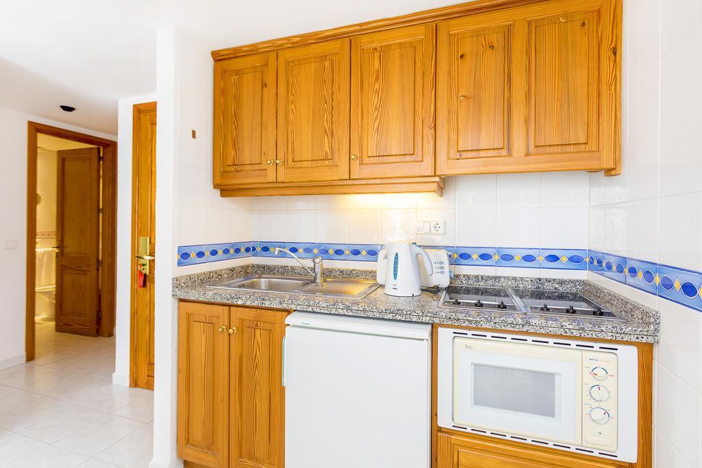 Aparthotel Duquesa Playa Santa Eularia des Riu Bagian luar foto