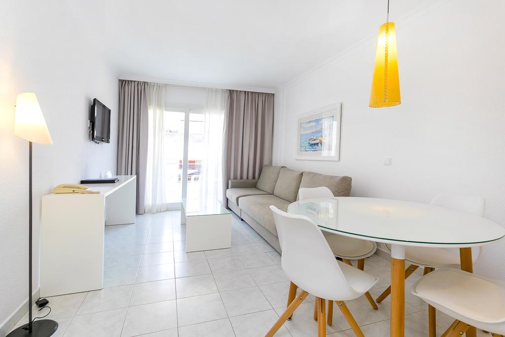 Aparthotel Duquesa Playa Santa Eularia des Riu Bagian luar foto