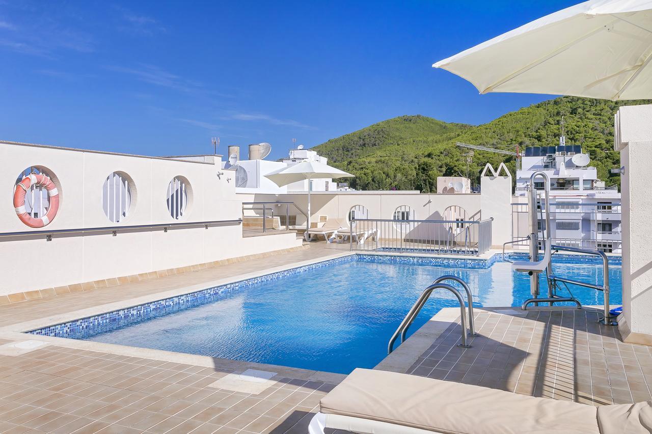 Aparthotel Duquesa Playa Santa Eularia des Riu Bagian luar foto