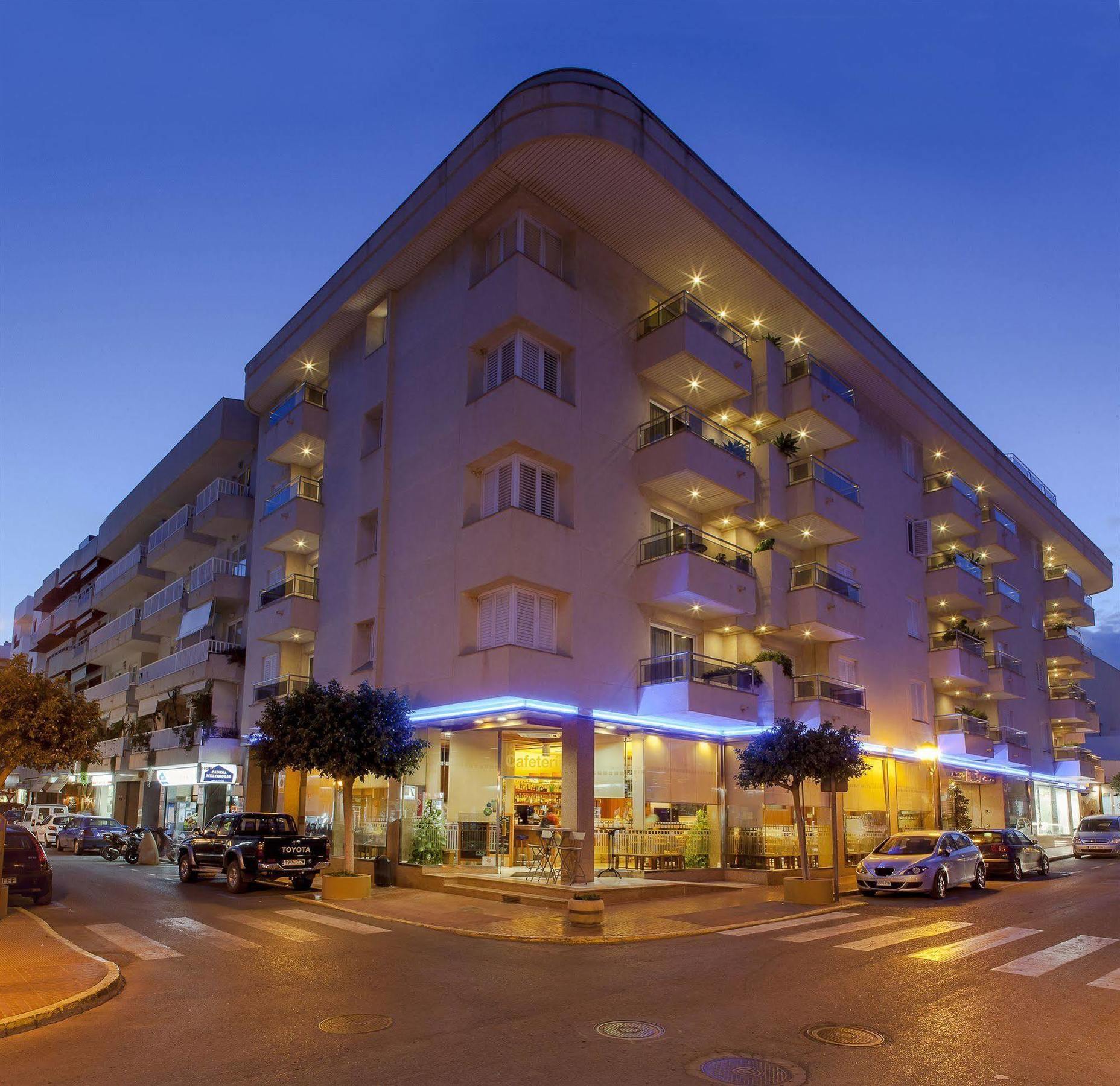 Aparthotel Duquesa Playa Santa Eularia des Riu Bagian luar foto