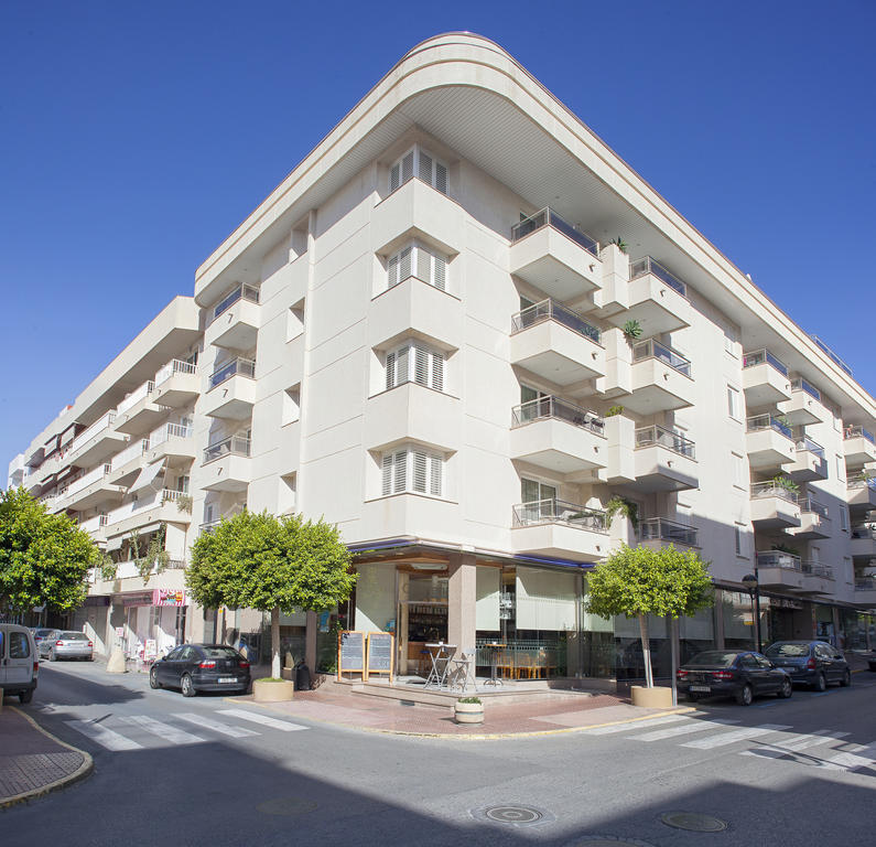 Aparthotel Duquesa Playa Santa Eularia des Riu Bagian luar foto